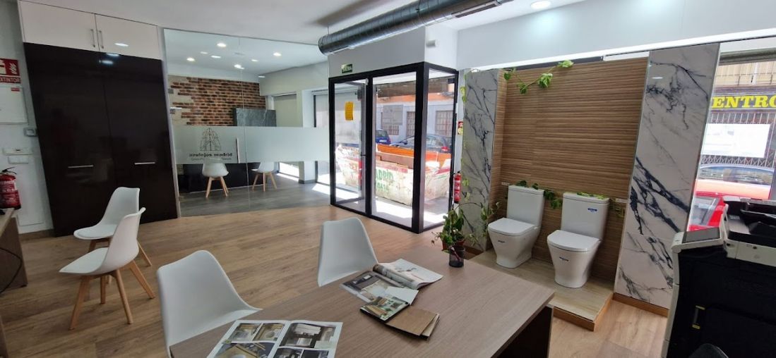 Material para reforma y azulejos